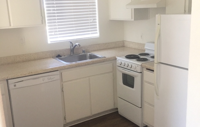 Studio, 1 bath, 350 sqft, $1,545, Unit 404