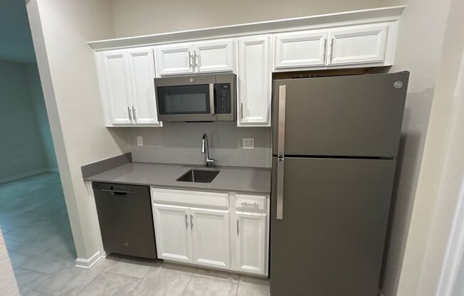 Beautiful home - Mother-in-law suite!