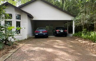 Beautiful 4 Bedroom, 2 Bathroom House Near UF Law School