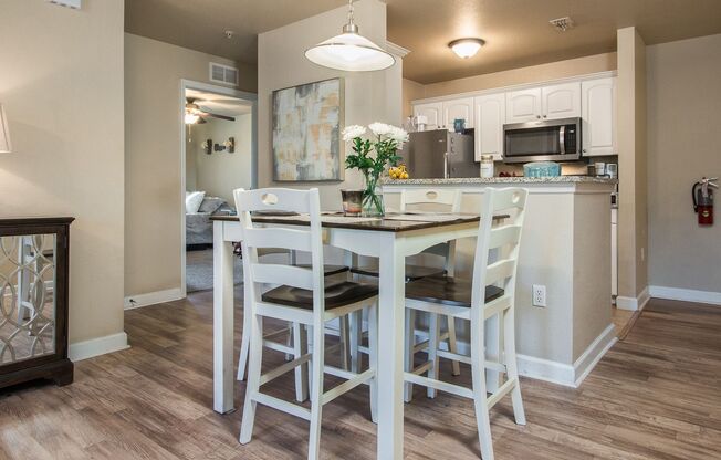 Oxford Terrace II: 4/4 luxury apartment just 3 blocks from UF & 1 block from Sorority Row. Now Renting for Fall 2026!