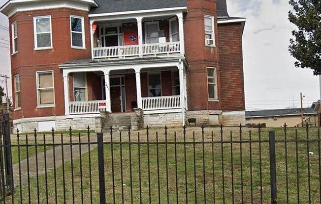 1221 Laurel Avenue House