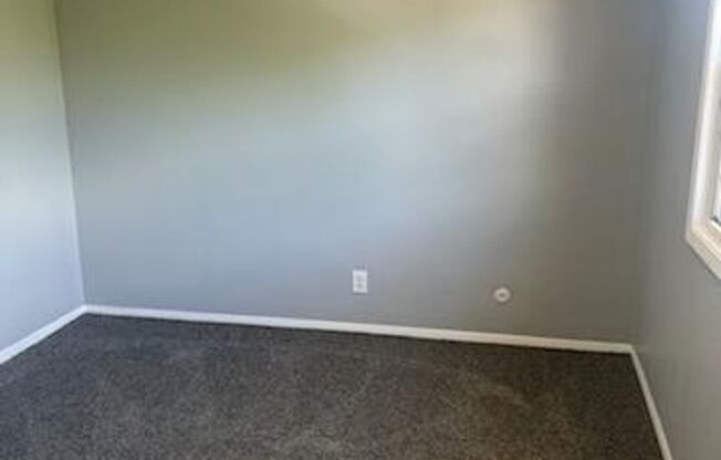 2 beds, 1 bath, 800 sqft, $715, Unit Apt 5