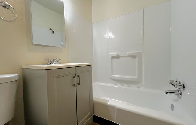 Studio, 1 bath, 400 sqft, $695, Unit Unit 72
