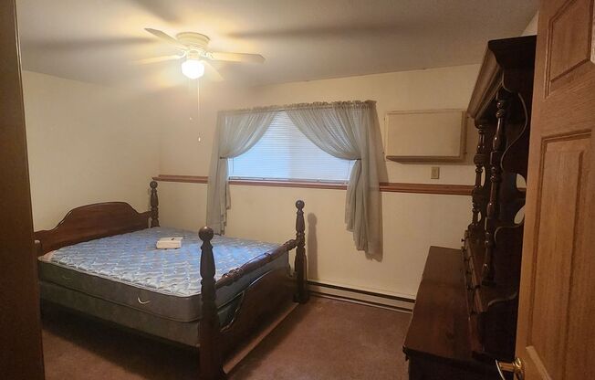 2 beds, 1 bath, $1,000, Unit #3