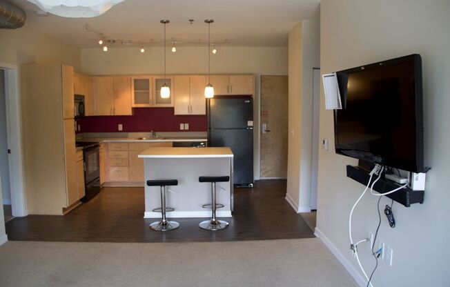 3 beds, 2 baths, $2,235, Unit 205 - Updated