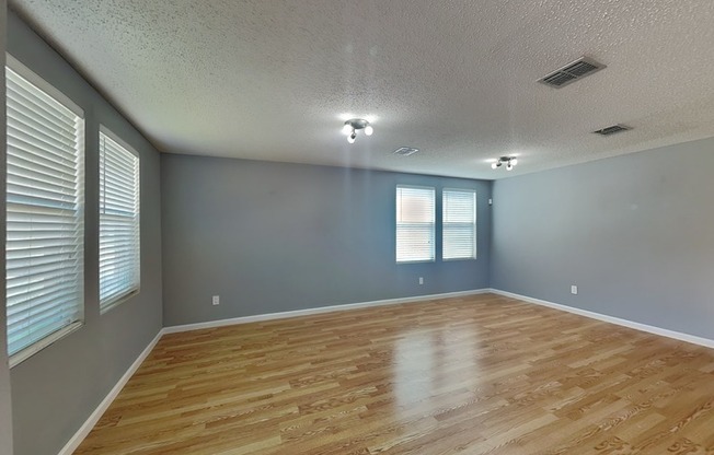 3512 CLYDESDALE DR