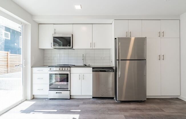 Studio, 1 bath, 301 sqft, $1,349, Unit 02