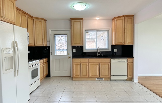 60 E FREMONT AVE