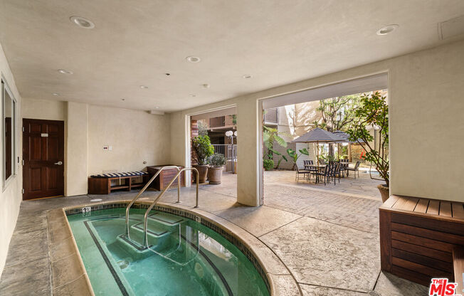 2 beds, 2 baths, 950 sqft, $3,900, Unit 557