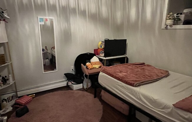 3 beds, 1 bath, $4,965, Unit 7