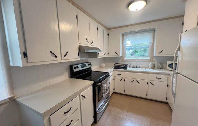 18 CRESTHILL RD