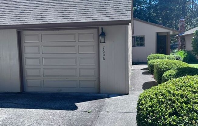 Groovy Townhouse-55+ in Hazel Dell