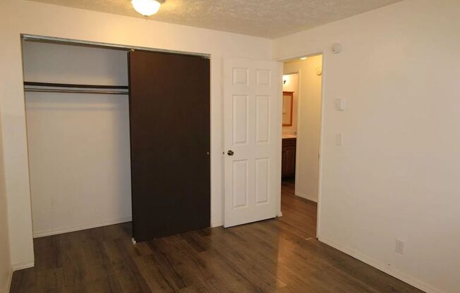 2 beds, 1 bath, 704 sqft, $1,295, Unit 725