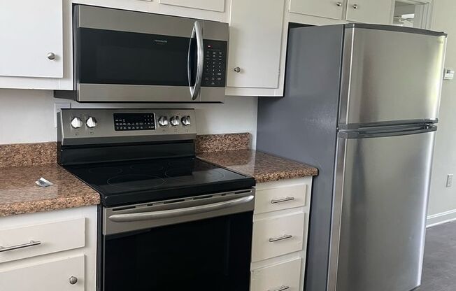 2 beds, 1 bath, 800 sqft, $900, Unit B