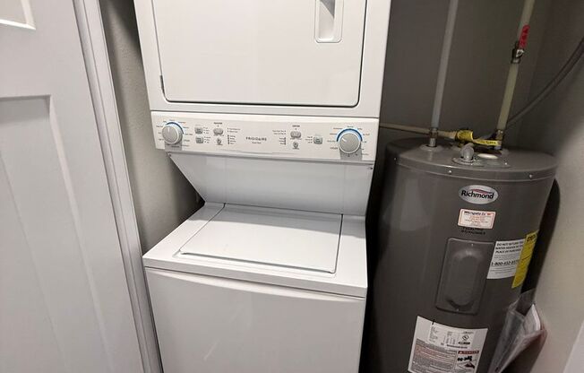 1 bed, 1 bath, 760 sqft, $1,300, Unit 207