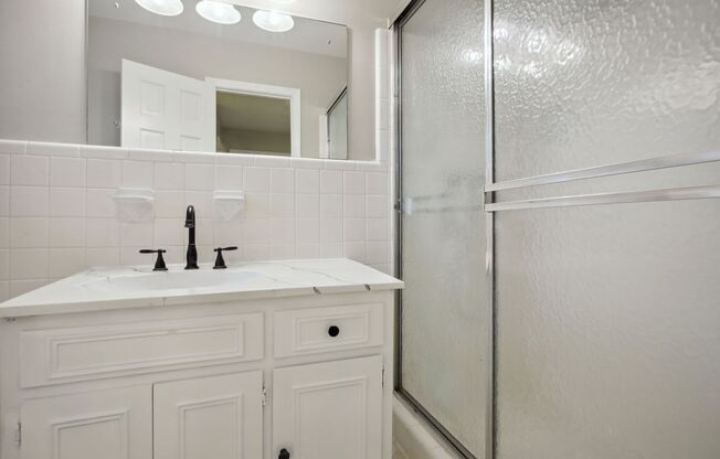 4 beds, 2.5 baths, $2,575, Unit Unit A