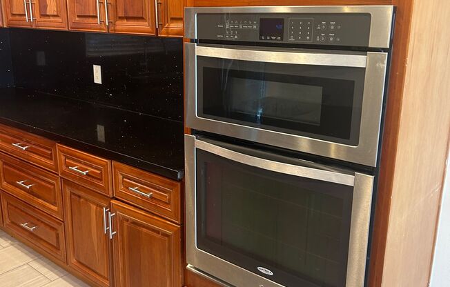 3 bed/ 2 bath Two Story House overlooking Lake Washington, $3,175/mo