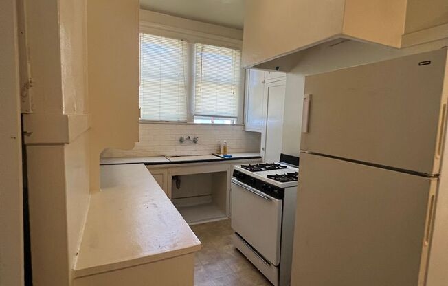 1515-1521 N. Vanness Ave