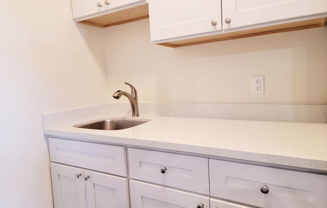 Studio, 1 bath, 450 sqft, $2,500, Unit 702