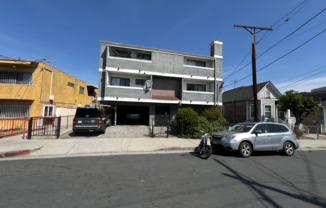 2 Bedroom/1.5 Bath in great location!