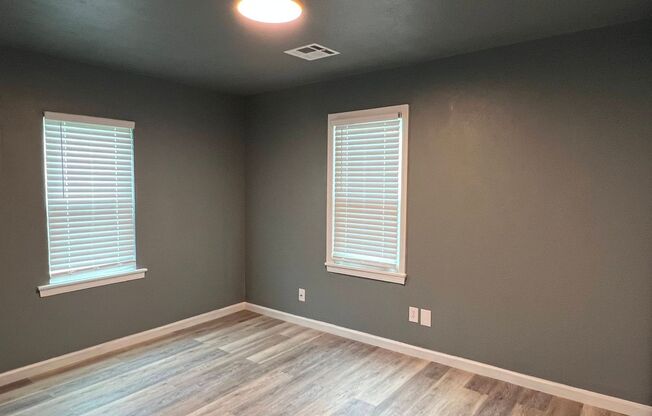 Updated (2) Bedroom within walking distance to Norman North!