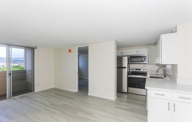 Sunset Lakeview - Fully renovated 3 bedroom, 2 bath on lower floor comes with tandem parking for 2 cars.