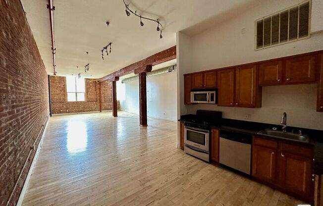 1 bed, 1 bath, 1,226 sqft, $2,879, Unit 202