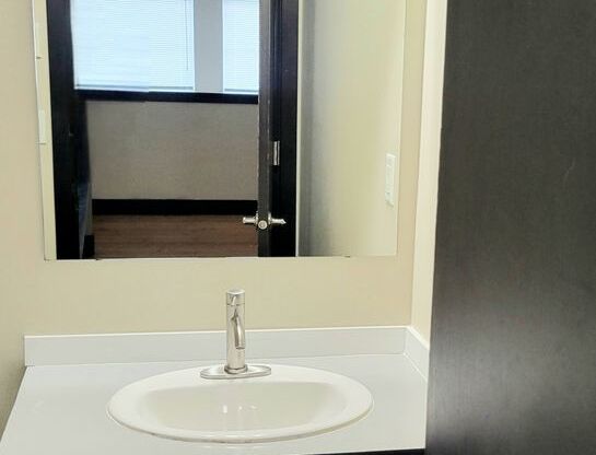 Studio, 1.5 baths, 849 sqft, $1,645, Unit 950-206