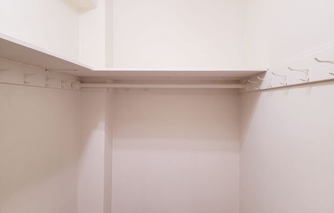 Studio, 1 bath, 450 sqft, $2,500, Unit 702