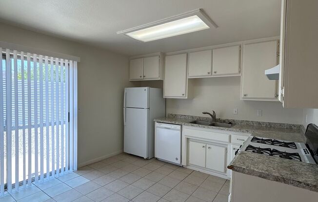 2 beds, 2 baths, $1,300, Unit C