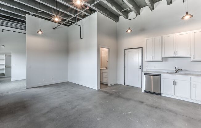 1 bed, 1 bath, 722 sqft, $1,350, Unit A402