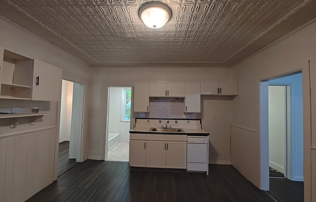 3 beds, 1 bath, 1,000 sqft, $1,800, Unit 2nd Floor