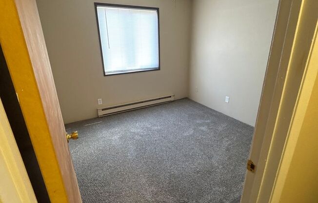 2 beds, 1 bath, 800 sqft, $960, Unit 400-16