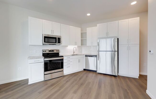 1 bed, 1 bath, 568 sqft, $1,360, Unit 410
