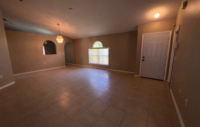 Nicely-Maintained 3/2 Home in Azalea Park