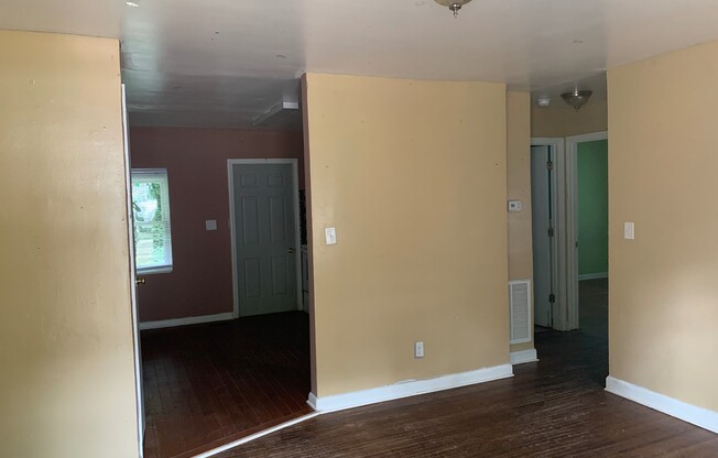 Move-in ready 1 Story Duplex located in the Greenwood Park Subdivision!