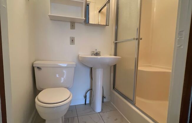 1 bed, 1 bath, $885