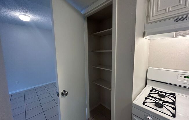 1 bed, 1 bath, 700 sqft, $1,254, Unit OCR-235