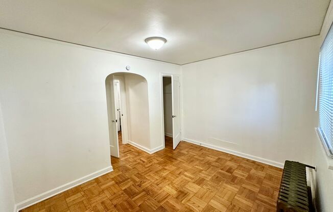 Lower Queen Anne Historic One Bedroom
