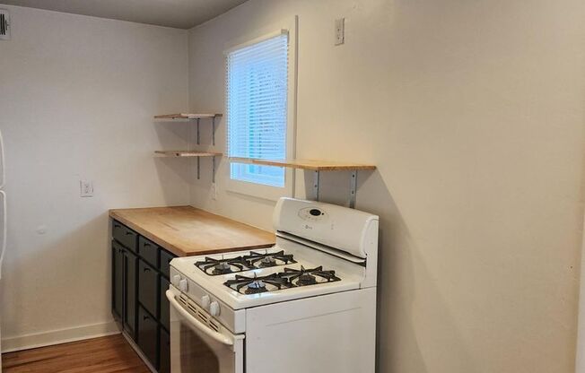 1 bed, 1 bath, 540 sqft, $700, Unit 617 NW 25th St Apt A Downstairs