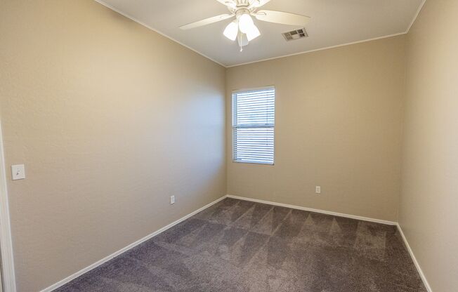 3 BED, 2 BATH + DEN BEAUTIFUL RESIDENCE IN GLENDALE!