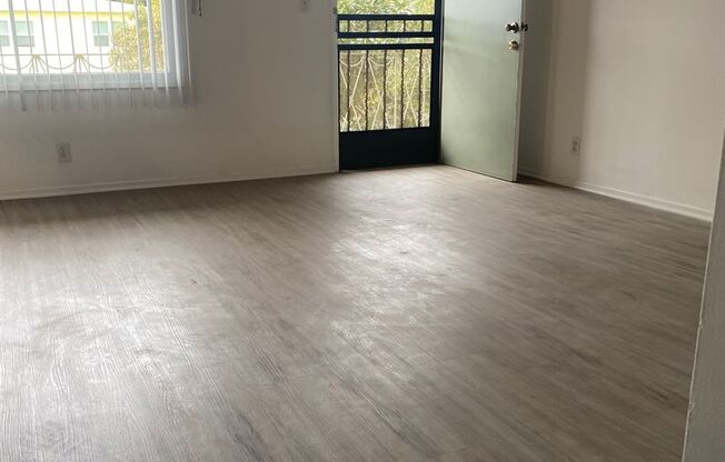 1 bed, 1 bath, $2,295, Unit H