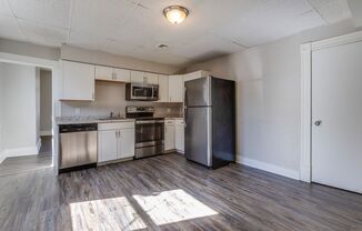 2 beds, 1 bath, $1,275, Unit Apt 3