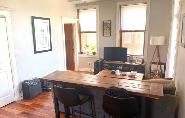 932 N. Noble, 2F