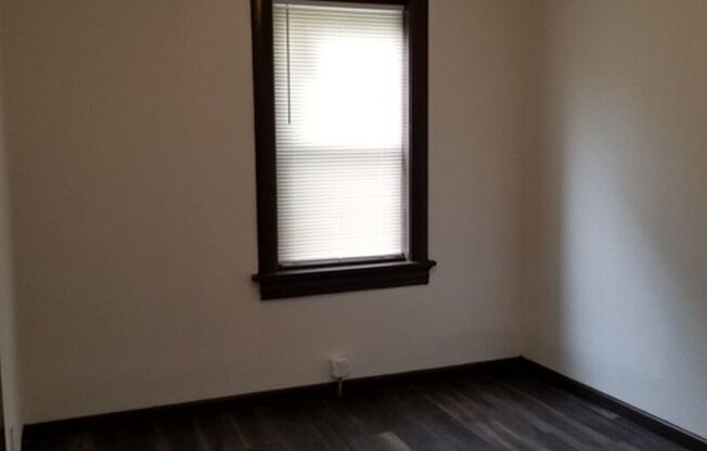 1 bed, 1 bath, $650, Unit 4165 1st Flr.