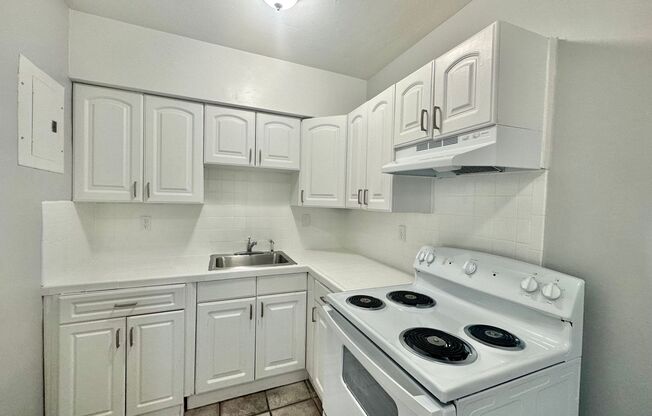 1 bed, 1 bath, $1,650, Unit A-7- 4300 Seagrape Drive