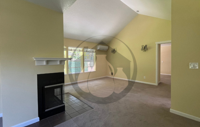 Charbonneau Area-  Spacious upstairs unit