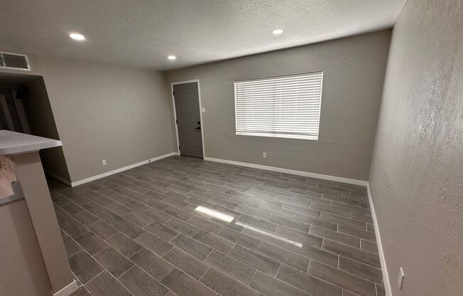 Beautiful 4 bedroom rental! Newly renovated!