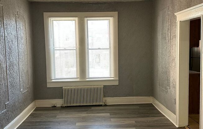 3 beds, 1 bath, $1,325