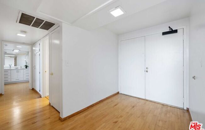 2 beds, 2 baths, 1,099 sqft, $4,500, Unit 1210